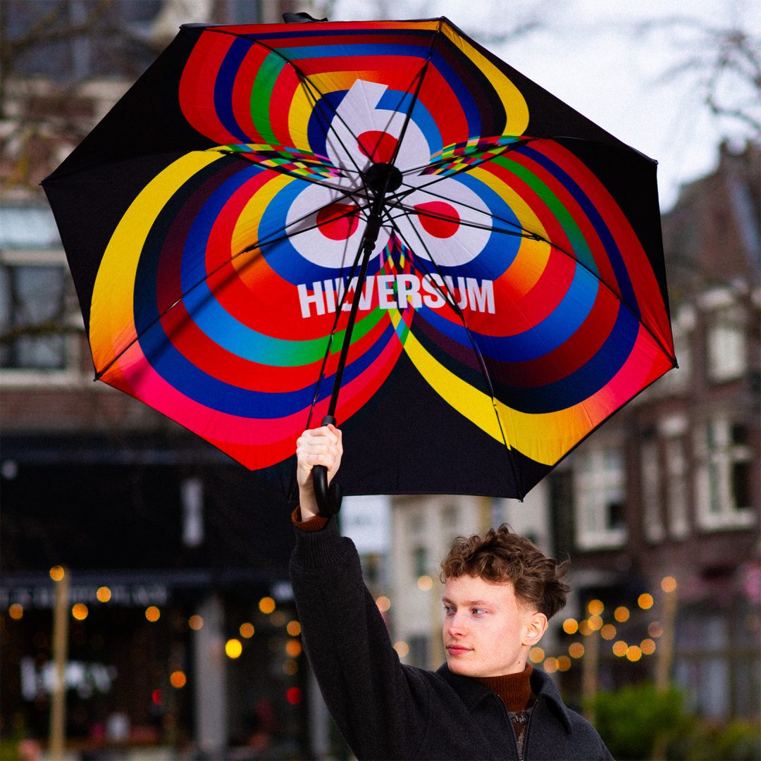 Umbrella_Hilversum_600jaar_identity_photography_portrait_vierkant